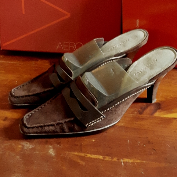 AEROSOLES Shoes - Beautiful Brn. Suede Heels